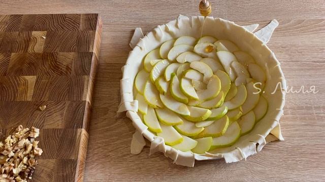 Слойка с сыром бри и грушей.