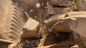 Строительство, дробление щебёнки