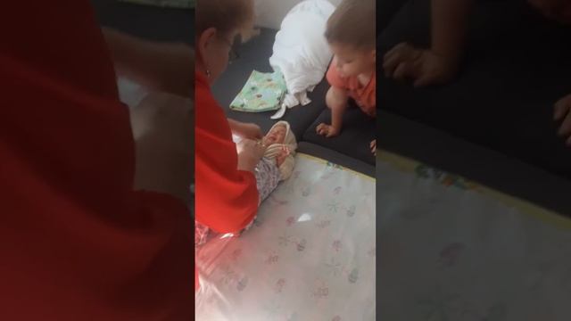 Пеленание Артура! смотреть онлайн