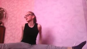 Как сесть на поперечный шпагат??