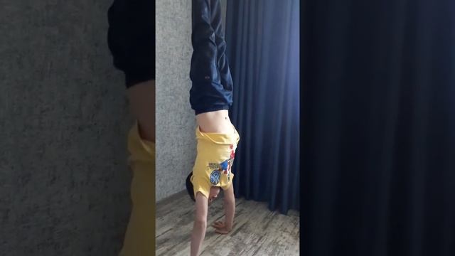 Обучение стойки на руках и шпагату в домашних условиях смотреть онлайн