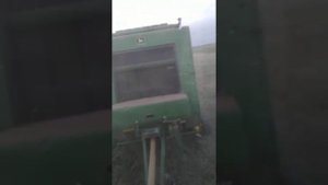 МТЗ-80 и Джон Дир 580 пресуем камыш .