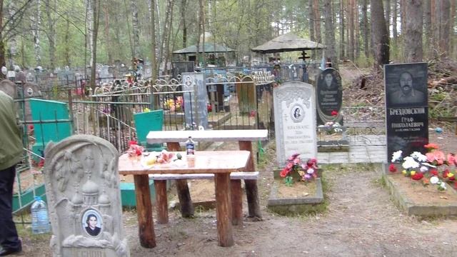 На старом кладбище.. (2)