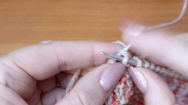 Простой, фоновый узор спицами.