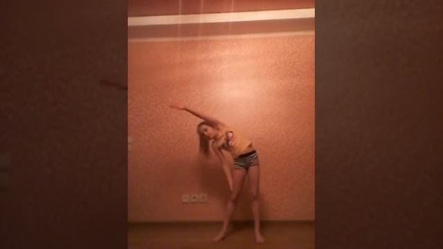 Гимнастика какие упражнение надо делать что бы сделать шпагат за неделю😊 смотреть онлайн