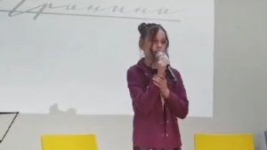 песня та самая девчонка