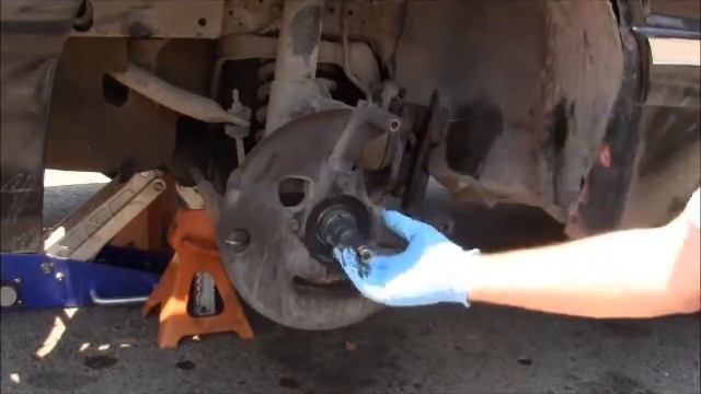 Front brake pads and rotors change on an 87-93 Mustang Mustang-Mechanic.com смотреть онлайн