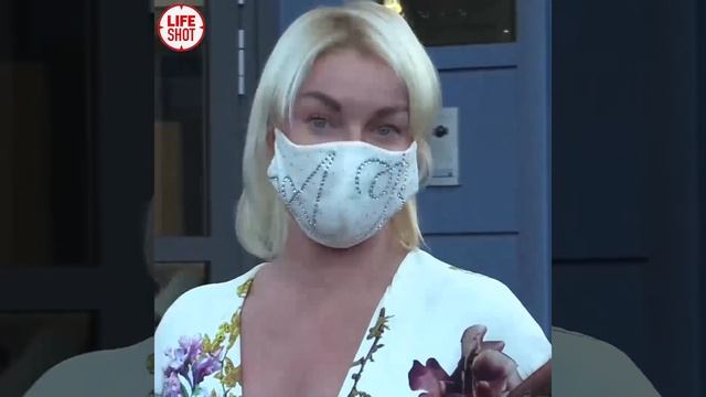 Анастасия Волочкова надела маску вверх ногами смотреть онлайн