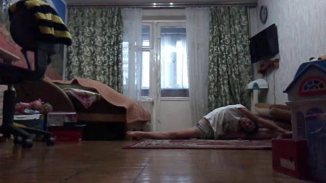 Как сесть на шпагат. смотреть онлайн