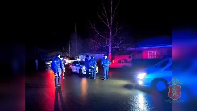 В Минусинске Красноярского края полицейские несут охрану общественного порядка в местах подтопления