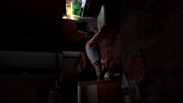 Шпагат со стула смотреть онлайн