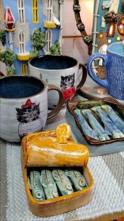 Шпроты в банке и кружки с кошками!