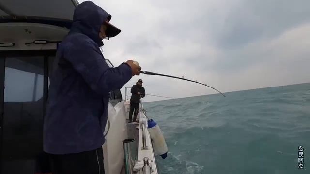 三个老板今天状态不错，每个人都有收获，人生第一次海钓总算没留下遗憾！【岛民阿杰】