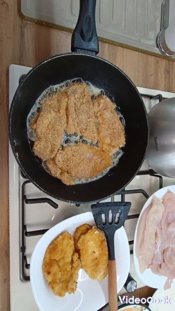 Куриный шницель и картошка в духовке. смотреть онлайн