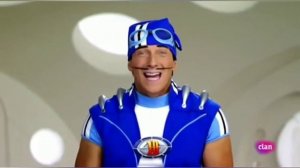 Лентяево Спортакус учит как сделать шпагат в воздухе!