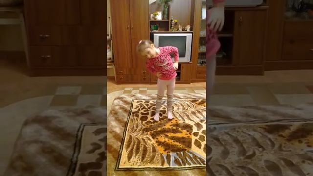 Как сесть в шпагат. Вам расскажет Лиза Прирцеса. Подписывайтесь на мой канал Лиза Принцеса. смотреть онлайн