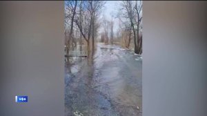 В Демском районе Уфы талые воды перелили дорогу в сады «Казарез» и «Альбатрос»