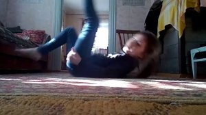 Гимнамтические занятия!! Шпагат келесо) как сесть на шпагат!!