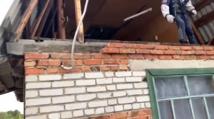 ВОССТАНАВЛИВАЮ ЗАБРОШЕННЫЙ ДОМ/ РЕМОНТ ДАЧНОГО ДОМА/ЧЕРДАК В СТАРОМ ДАЧНОМ ДОМЕ/КАК БЫСТРО СЛОМАЛИ