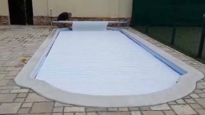 Сматывающее устройство для бассейна