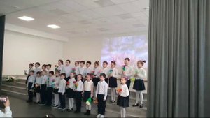 дарите женщинам цветы, дети