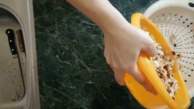 ПОСТНЫЕ ГОЛУБЦЫ С БОБОВЫМИ В КВАШЕНЫХ КАПУСТНЫХ ЛИСТЬЯХ (ПАСУЦ ДОЛМА)