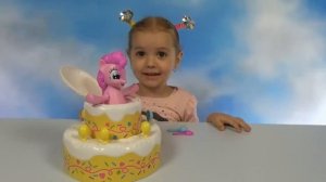 Мисс Кэти (Miss Katy) - Katy and Dad play Challenge Cake
