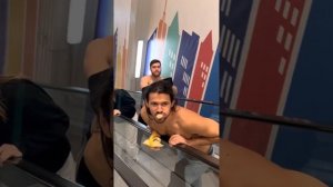 КАЧОК ХОДИТ ГОЛЫЙ ПО ТОРГОВОМУ ЦЕНТРУ/КАЧОК ПИКАПИТ ДЕВУШЕК😱😱😱@alexanderiron69