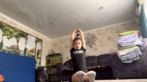 Извините что плохой шпагат на левую я только учусь 🌸🌸🌸