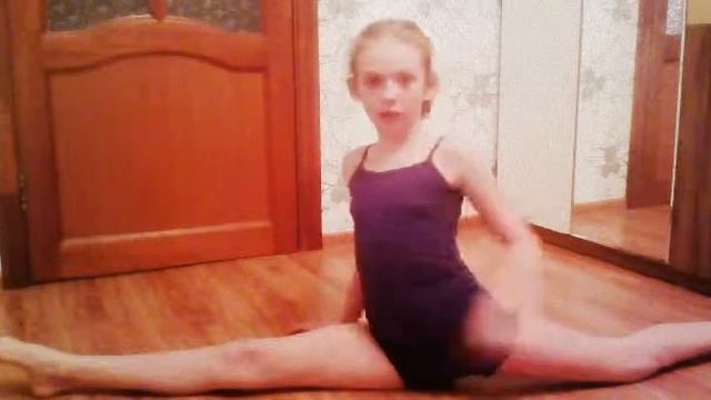 Копия видео Masha Sim (Шпагаты) смотреть онлайн