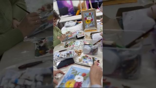 Занятие в клубе Художники.