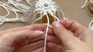 Ажурный шар на ёлку / Макраме / Новогодний декор своими руками