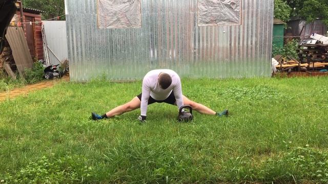 Растяжка с гирей в дождь смотреть онлайн