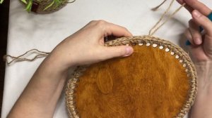 Красиво обвязываем деревянное донышко для будущей корзинки