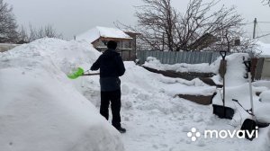 Обзор как огребать(ют) зимние лопаты для снега с вспомогательной  ручкой