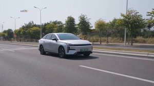 Geely Galaxy L6 2025 Hybrid с расходом менее 3 л. и ценой 11 350 долларов!