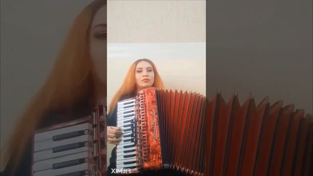"Ес кез шат, шат Сирум ем"- аккордеон.