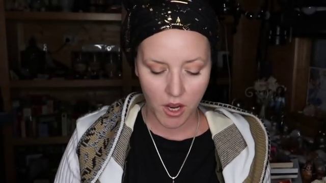 UNBOXING & FIRST IMPRESSIONS || Blood, Bread & Roses Tarot смотреть онлайн