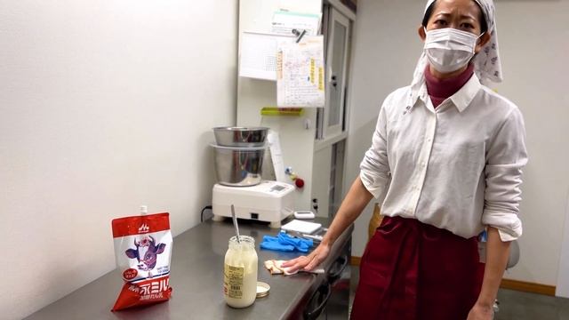 Японка печет пирожки и наполеон! Японская булочная изнутри смотреть онлайн