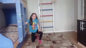 Алиса и весёлый шпагат :) 13