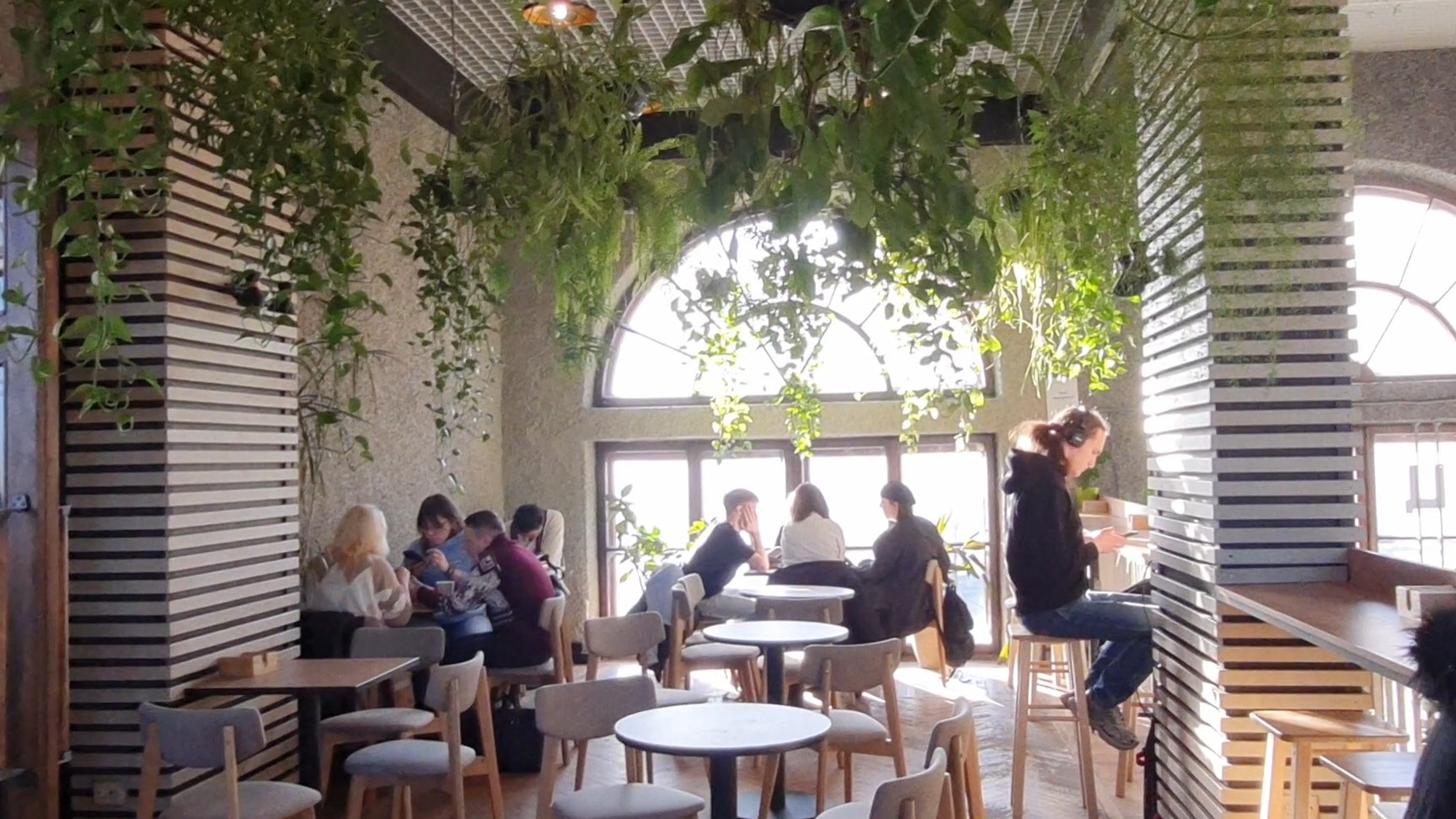 Кофе в уголке лета средь Питера смотреть онлайн