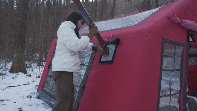 КИРИН CHRISTMAS CAMPING IN A SNOWY FIELD WITH AIR TENT