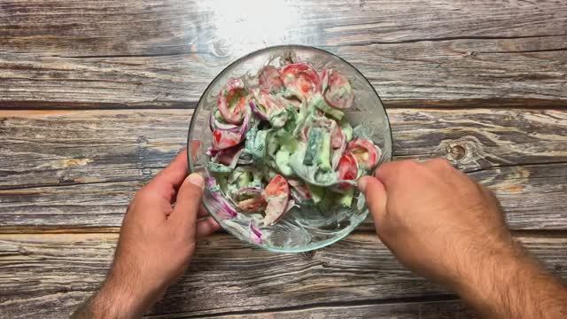 вкусный летний салат, с вкуснейшей заправкой! #рецепт #салат #заправка #вкусно смотреть онлайн