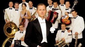 Palast Orchester And Max Raabe Oops, I Did It Again