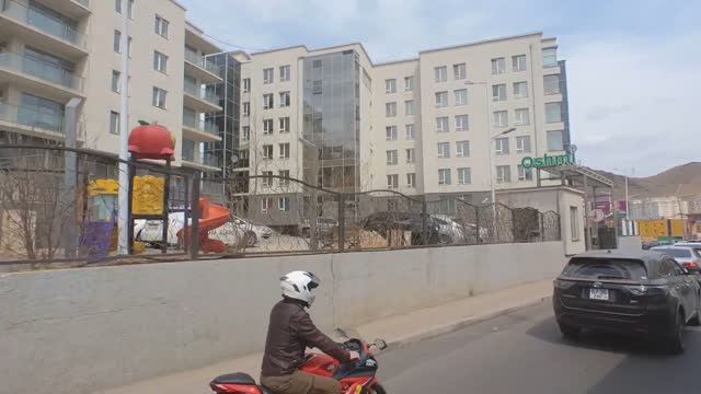 Монголия: поездка на автобусе в Улан-Баторе в районе Зайсан, где живут богатые люди смотреть онлайн
