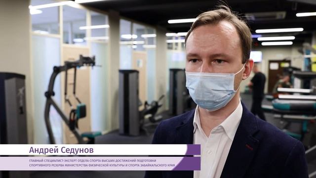 В тесном контакте с непривитым тренером смотреть онлайн