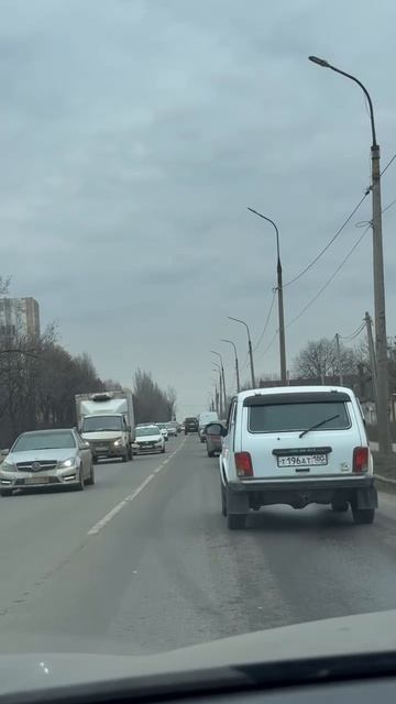 Утро начинается с кофе, с пробок на проспекте Мира в Донецке