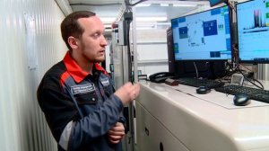 Исследования металла специалисты Уральской Стали проводят в новой современной лаборатории.