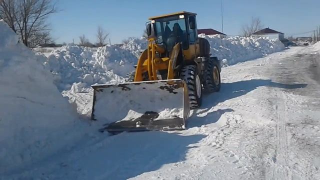 Погрузчик расширяет дорогу смотреть онлайн