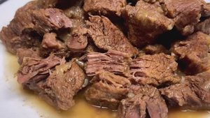 Это мясо просто тает во рту! Нежнейшая Тушеная говядина